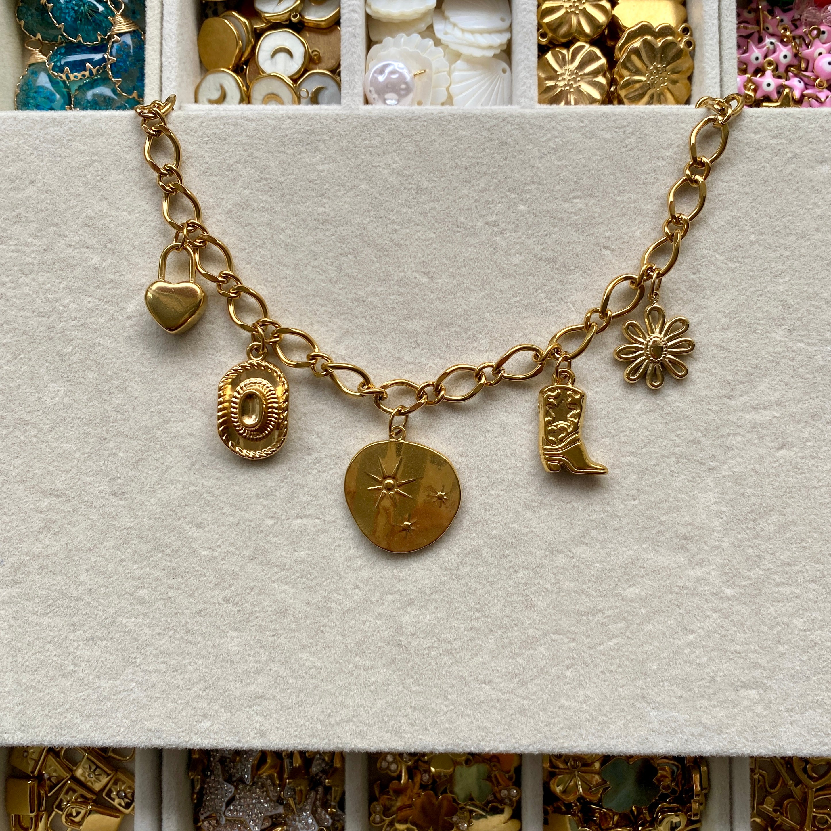 collier charms santiago