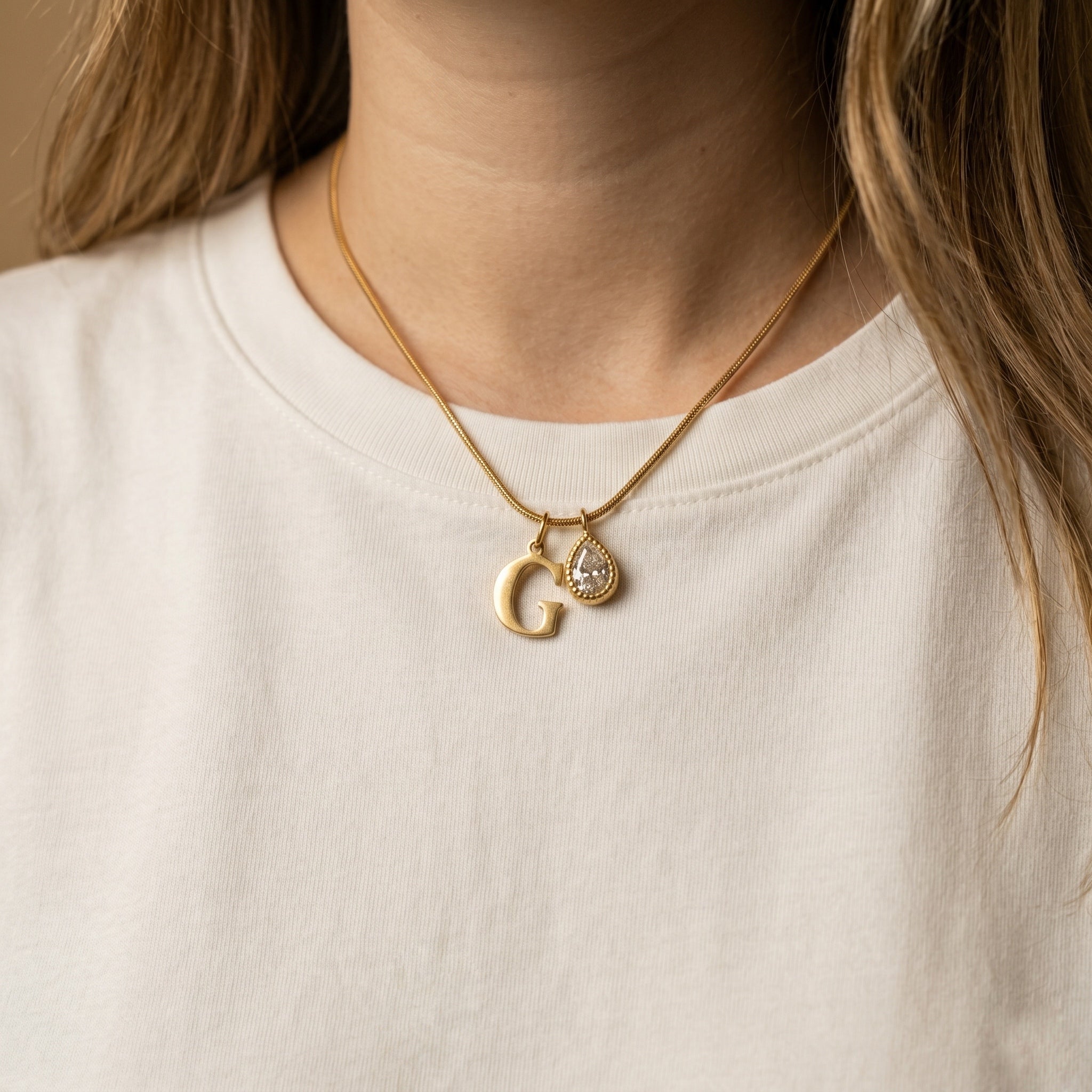 Collier pierre de naissance + initiale