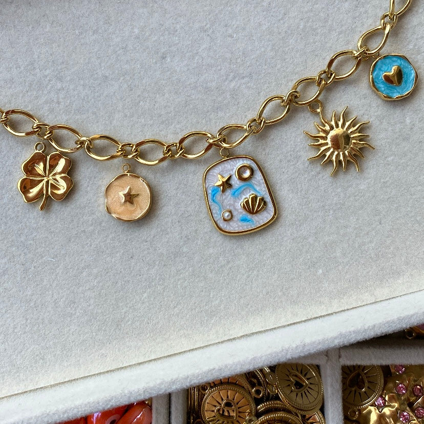 collier charms à breloques