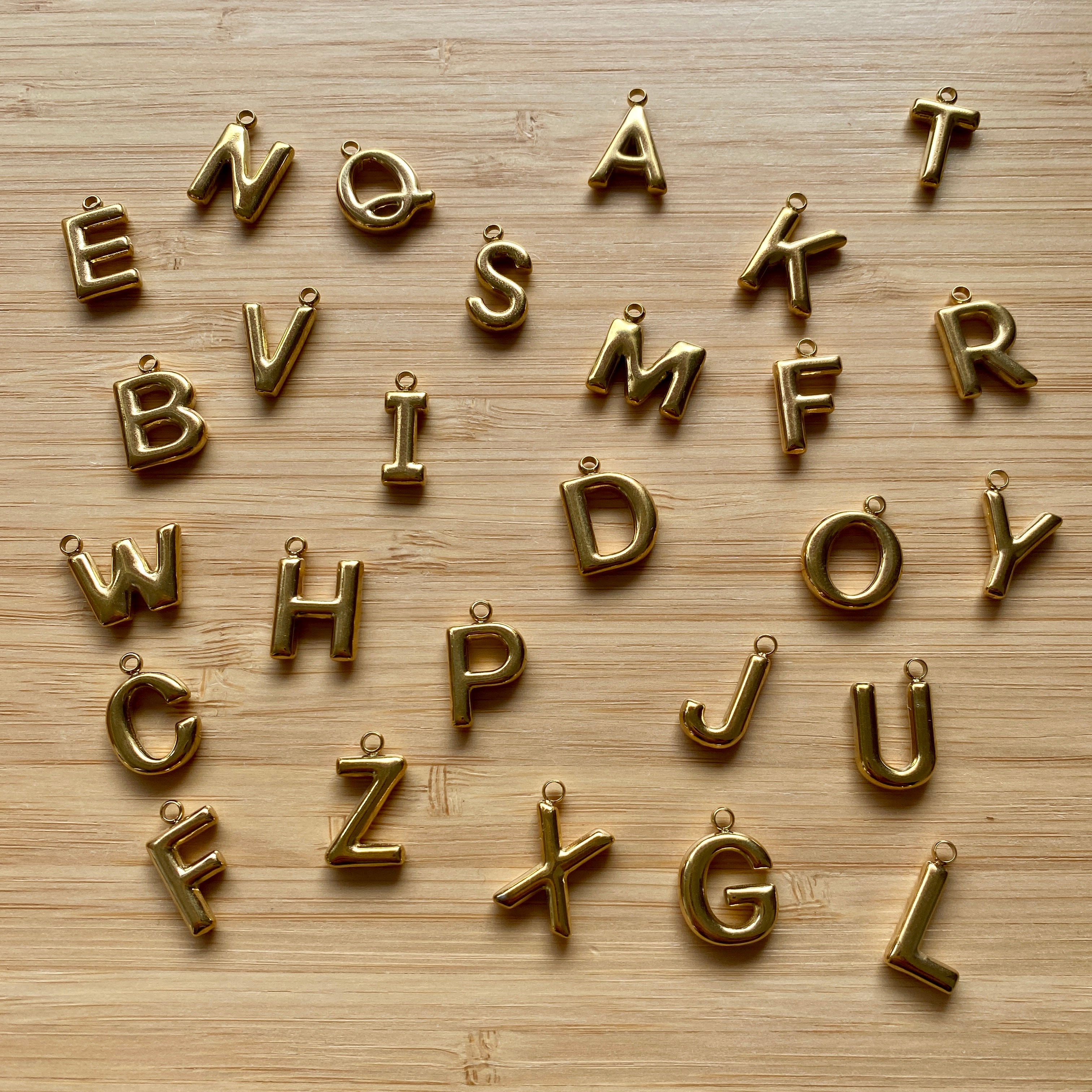 collier initiale doré