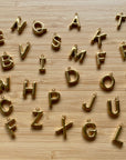 collier initiale doré