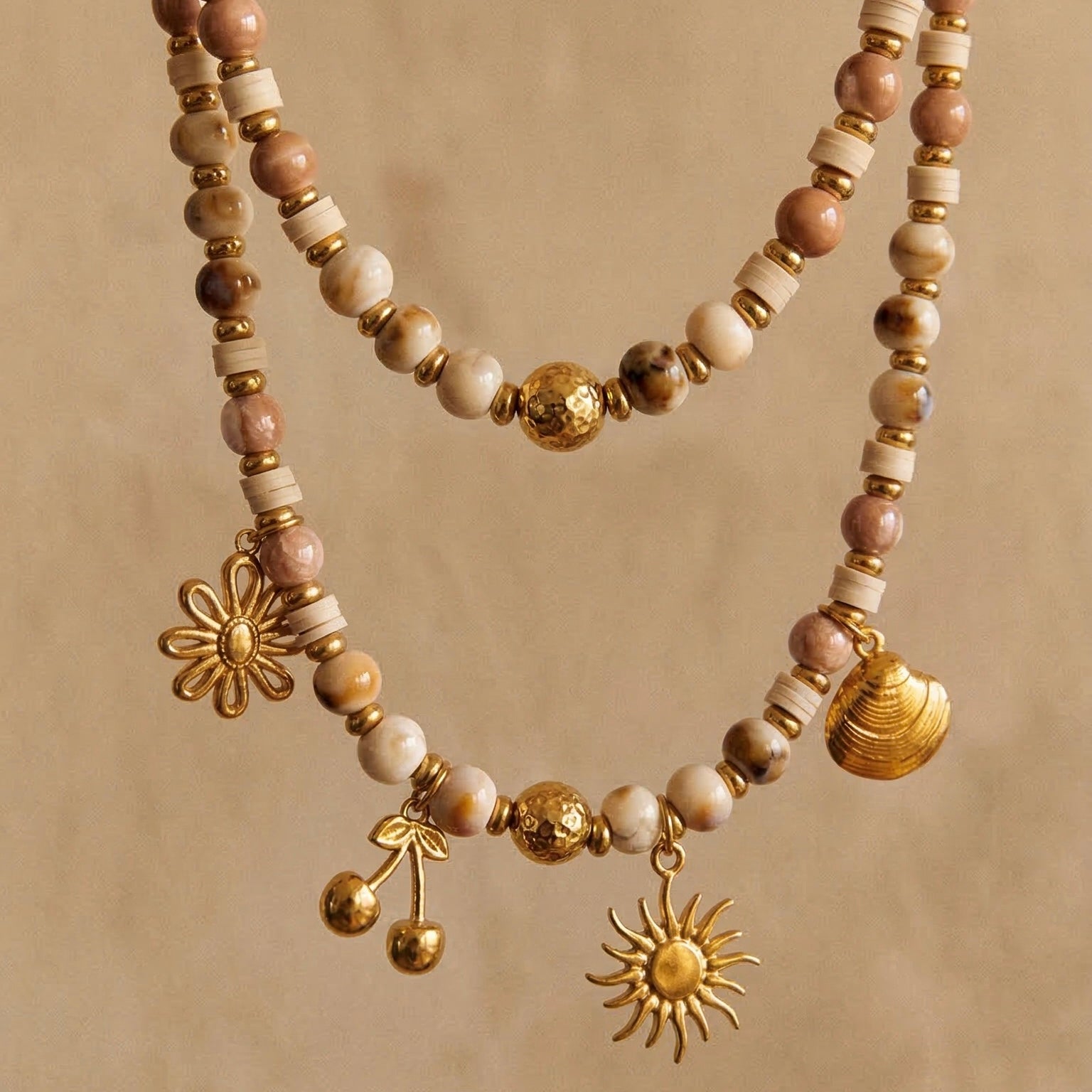 collier perles et charms